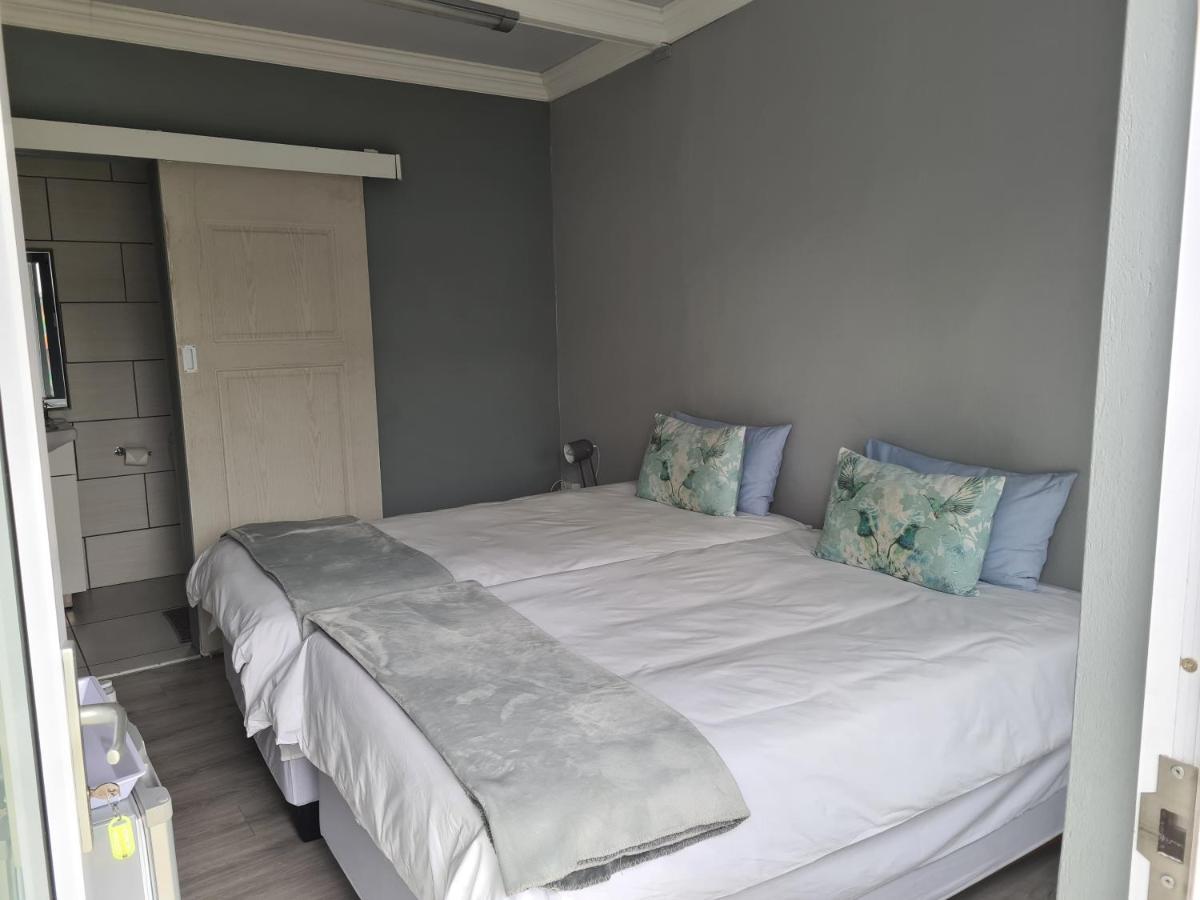 Berry Lane Guesthouse Kroonstad Bagian luar foto